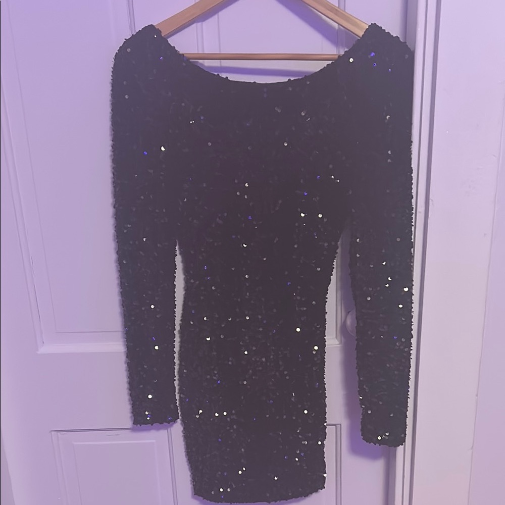 NWOT Black Sequin Long Sleeve Backless Cocktail Dress